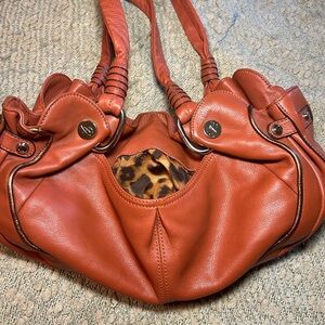 B. Makowsky Dusty rose Shoulder Bag in pebbled Leather with leopard print inside
